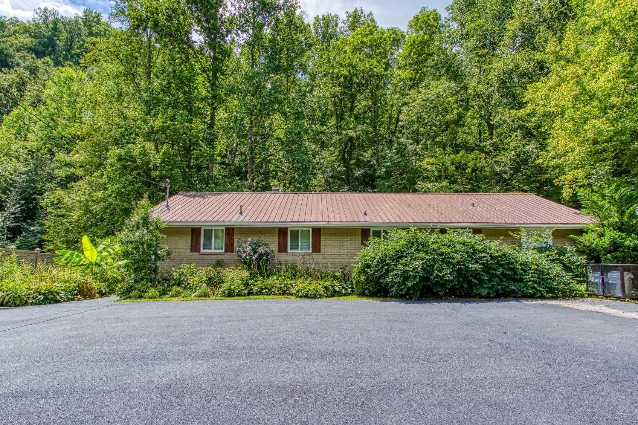 Black Bear Falls Villa Gatlinburg Exterior photo